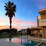 Вилла Gia's Luxury *