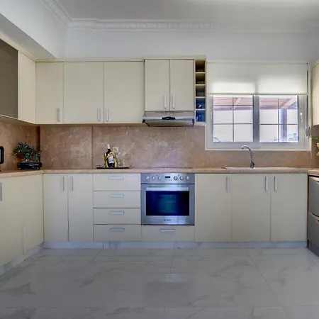 Gia's Luxury * אסגורו