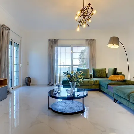 Gia's Luxury *