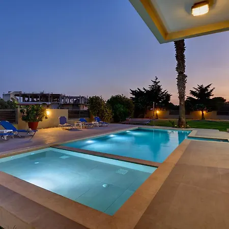 Gia's Luxury אסגורו