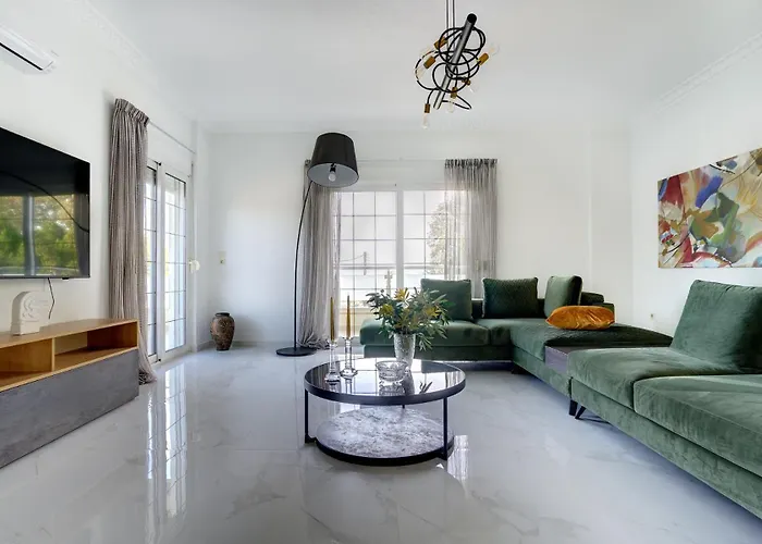 Gia's Luxury Asgourou