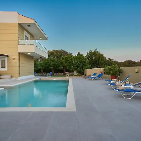 Gia's Luxury Azgúru