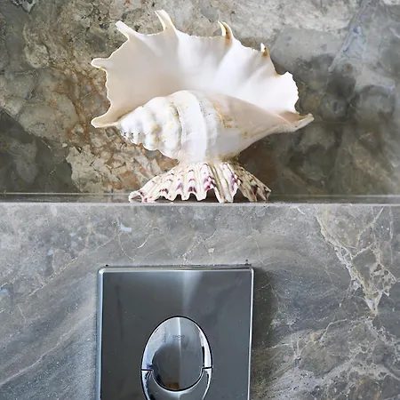 Gia's Luxury * Asgourou