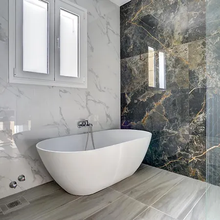 Gia's Luxury Asgourou