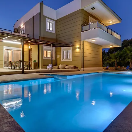 Gia's Luxury *