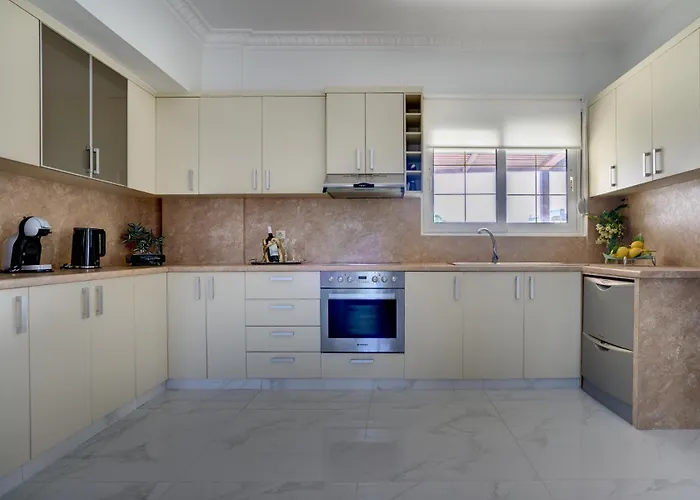 Gia's Luxury * Asgourou