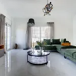 Gia's Luxury Asgourou
