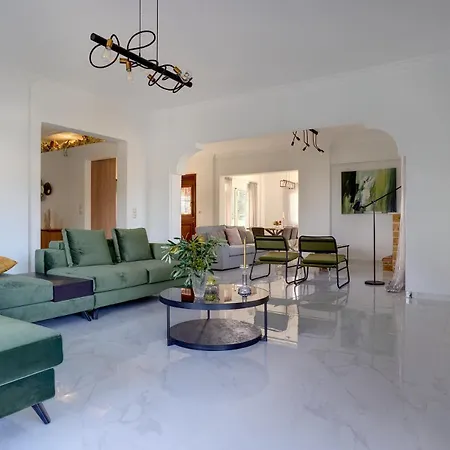 Villa Gia's Luxury Asgourou