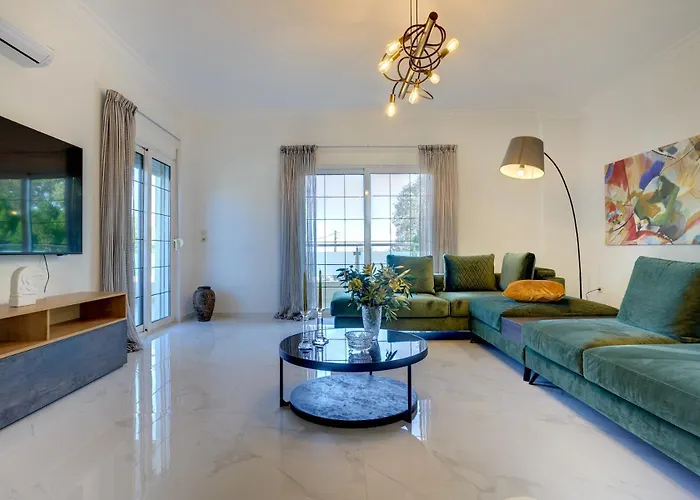 Gia's Luxury *